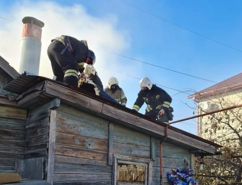Загорелся дом в станице: подробности о погибшем при пожаре в Волгоградской области