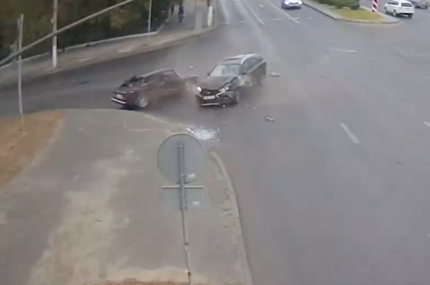 Там были дети: смертельная авария попала на видео в Волгограде 