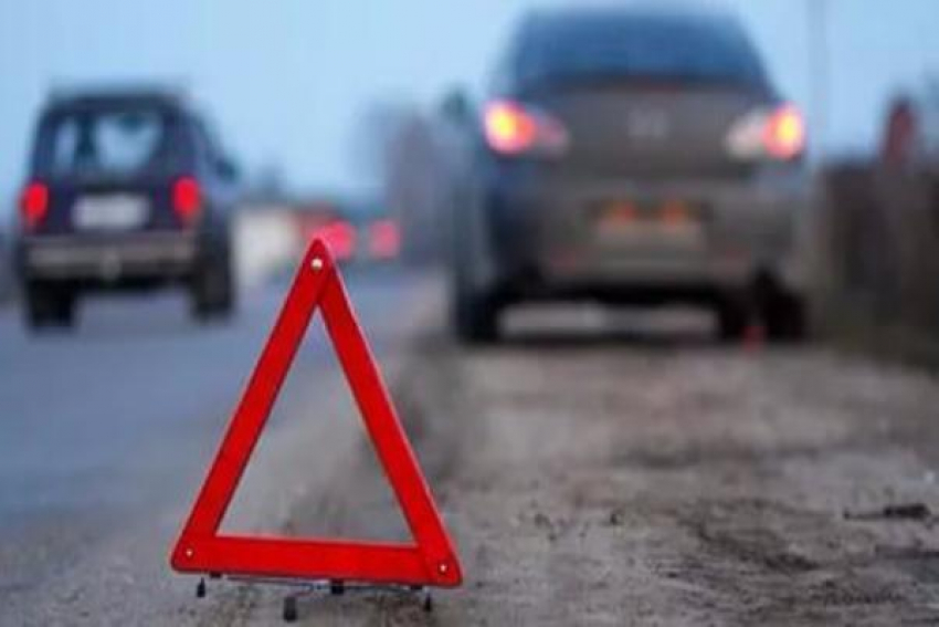 Трое жителей Кемеровской области пострадали в столкновении ВАЗ и Hyundai в Волгограде 