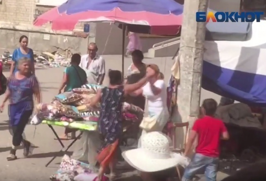 Пять цыганок избили беременную женщину на рынке в Волгограде