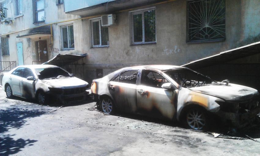 В Волгограде разыскивают поджигателей Toyota Camry