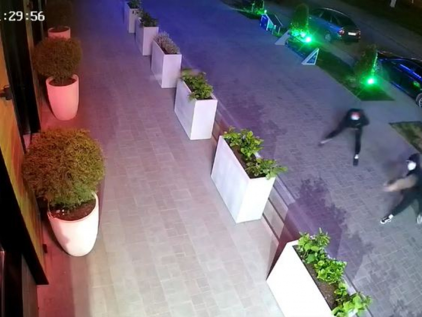 Заказной налет заподозрили владельцы атакованного вандалами волгоградского кафе