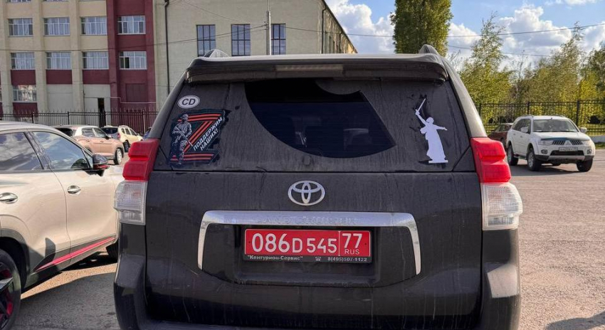 Наши слоны: Toyota с дипломатическими номерами из Польши и наклейкой «Z» замечена в Волгограде
