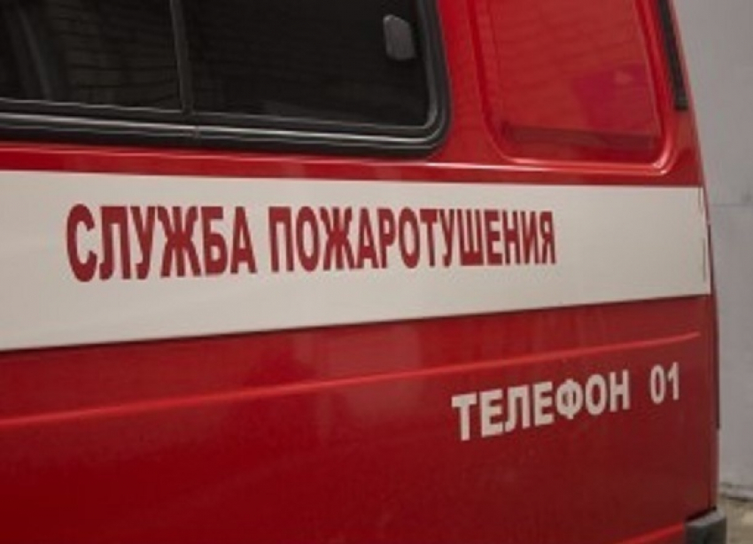 По загадочной причине выгорел Mercedes-Benz в Советском районе Волгограда