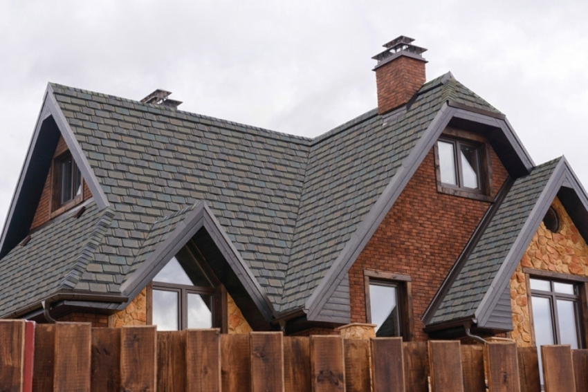 Как выгоднее всего отремонтировать кровлю дома в Волгограде