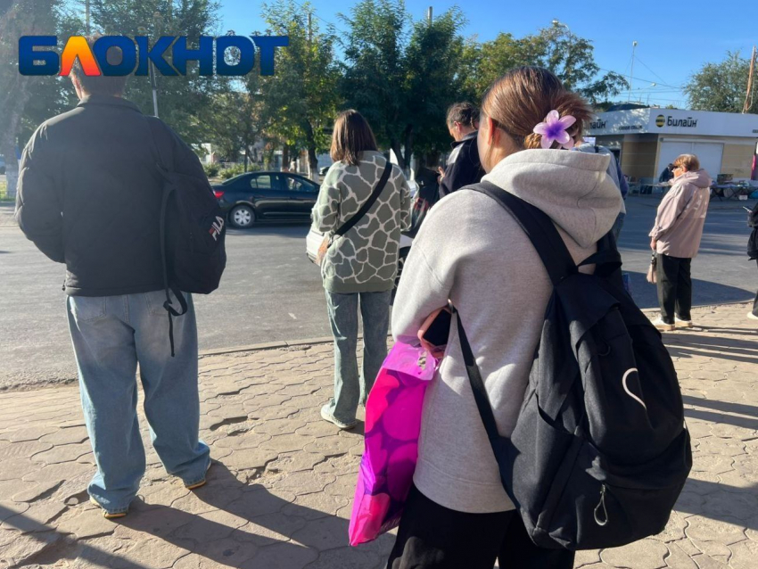 В гигантской пробке встали спешащие на работу жители Красноармейского района Волгограда 