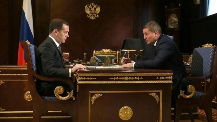Волгоградского губернатора вызвали на ковер к Медведеву из-за выплат пострадавшим от паводка
