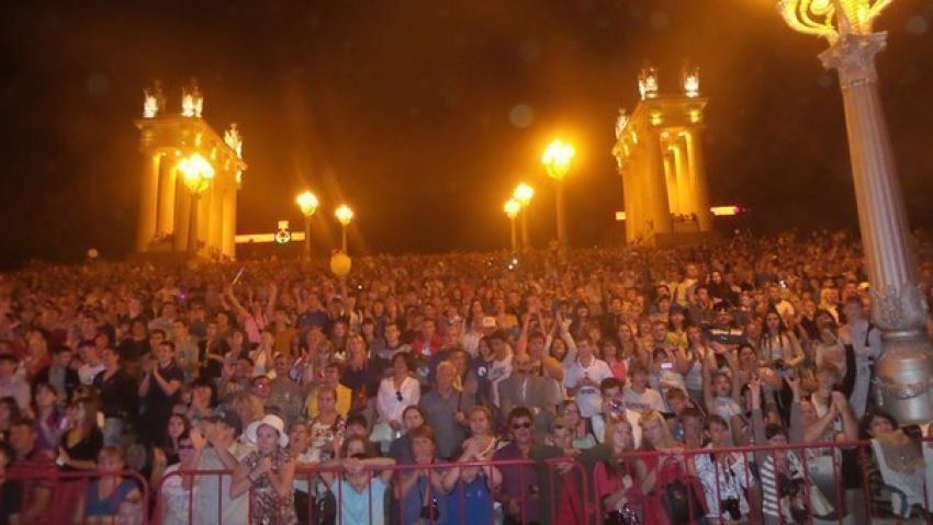 В Волгограде завершилось празднование 425-летия города красочным салютом