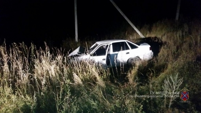 В перевернувшейся Daewoo в Волгоградской области пострадали два человека 