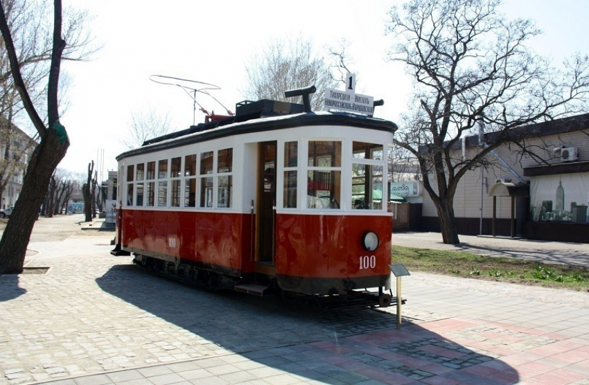 В Волгограде открыли памятник трамваю