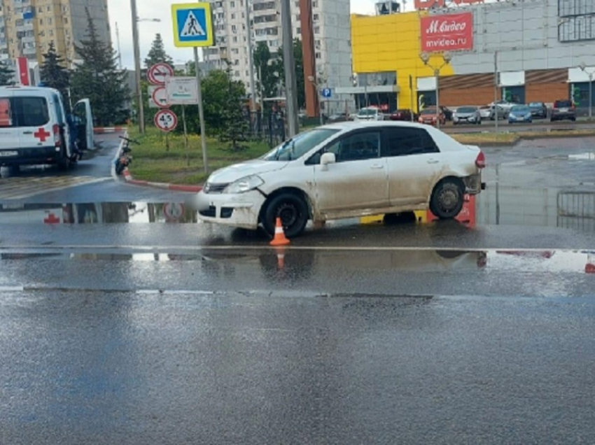 75-летний пенсионер на электроскутере не поделил дорогу с Nissan в Волгограде