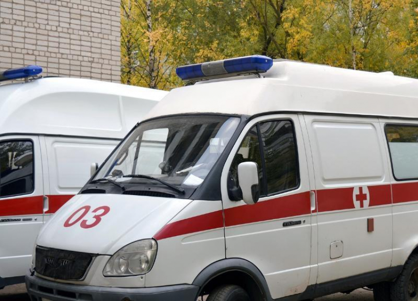  В центре Волгограда «КАМАЗ» протаранил легковушку: трое в больнице