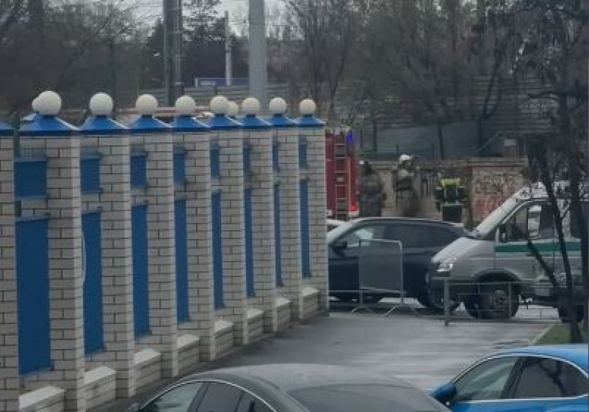 МЧС стянули к стадиону «Динамо» в Волгограде 