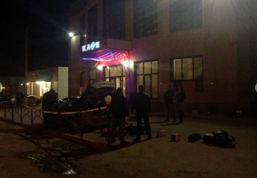 В Волжском в перестрелке у кафе «Каспий» ранено 8 человек