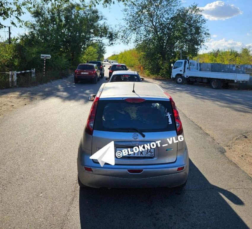 «Ад для дачников»: на часовой проезд двухкилометрового отрезка новой дороги пожаловались волгоградцы 