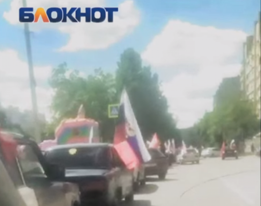 Масштабный автопробег в честь Дня Победы в Волгограде попал на видео