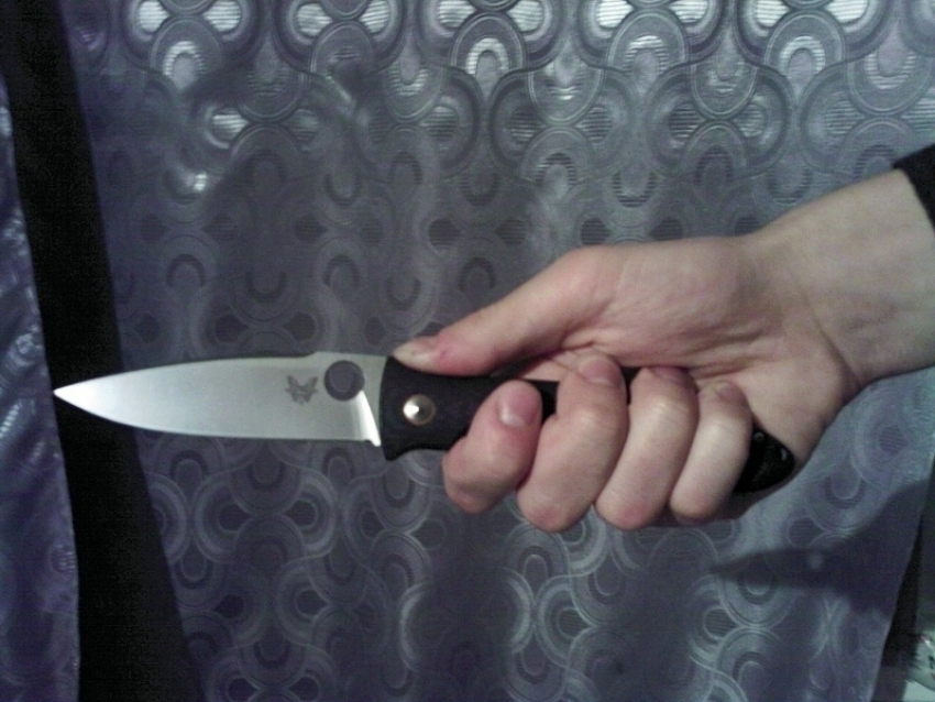 На севере Волгограда 29-летний безработный ножом защитил сестру от ее разгневанного мужа