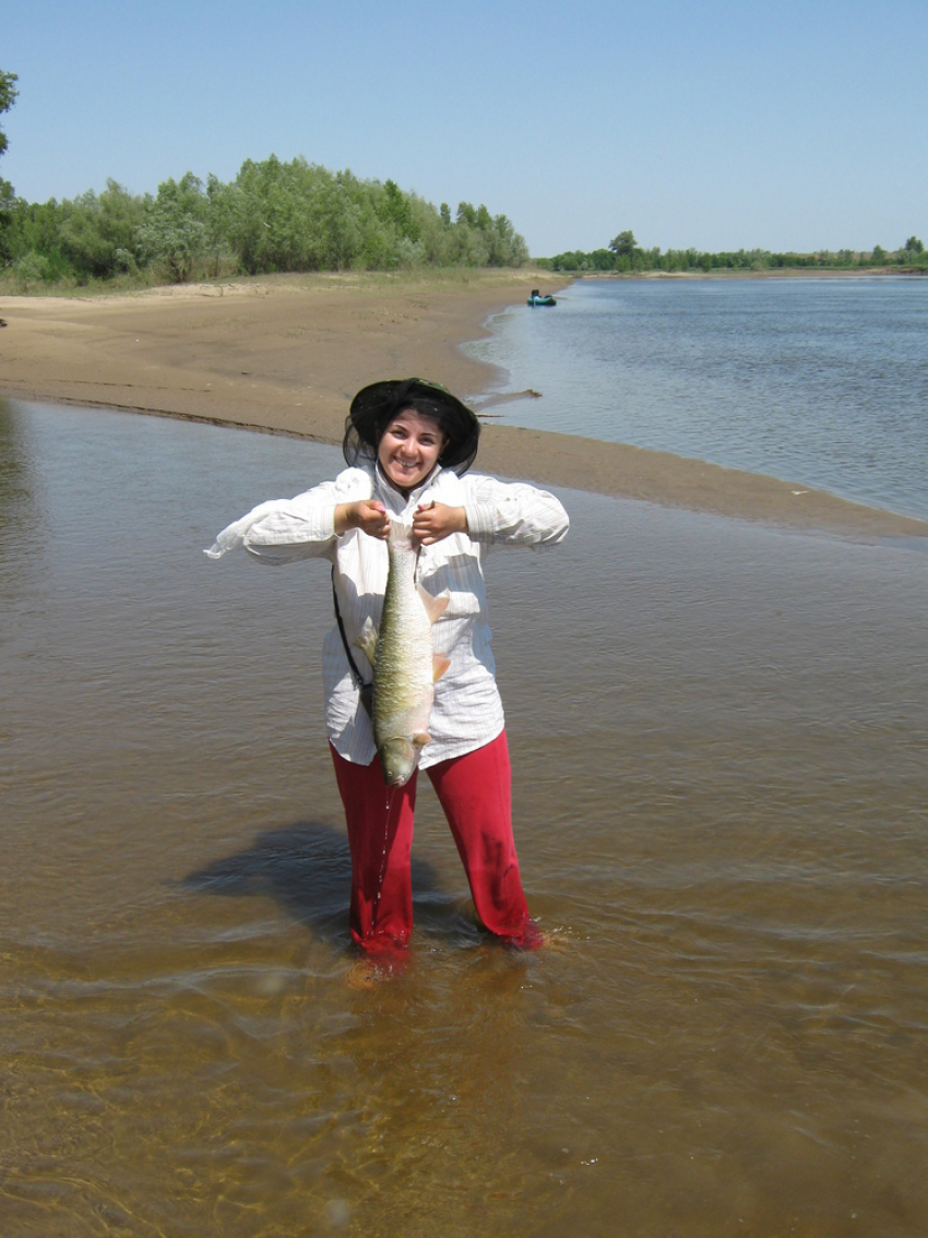 Улыбчивая рыбачка Ирина Клокова рассчитывает завоевать главный приз «Удачного улова»