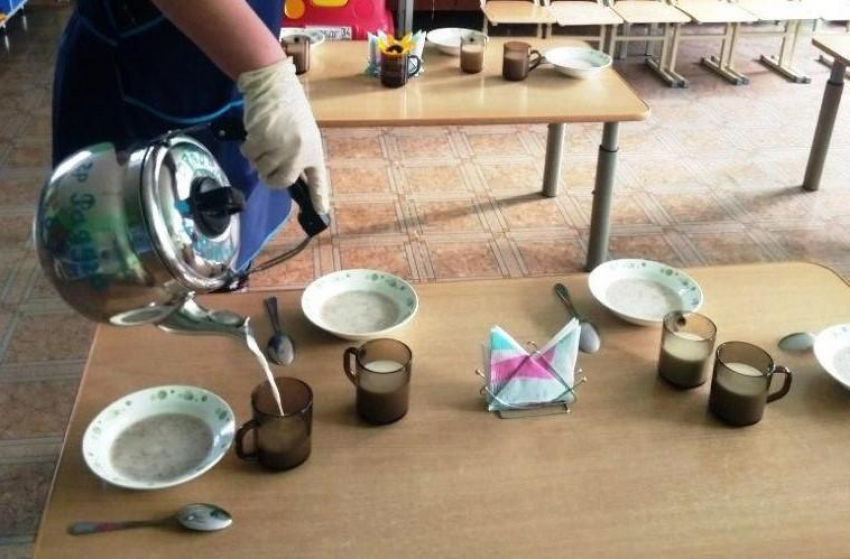 В  столовых волжских школ на каждый день недели предлагают одинаковые блюда