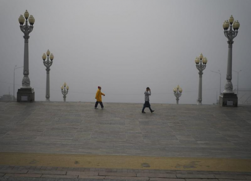 Густой осенний туман окутал Волгоград с утра