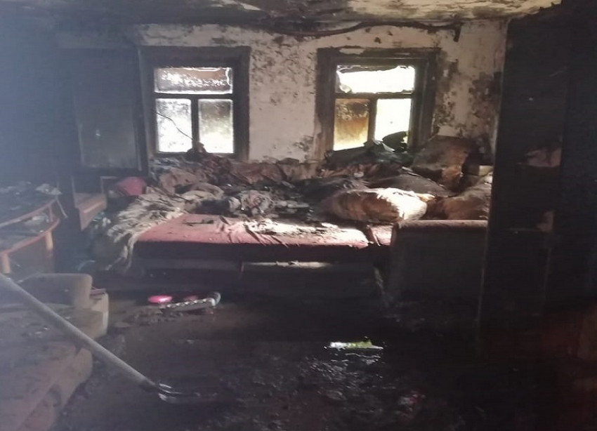 Остались в чем были: пожар уничтожил дом семьи из Краснослободска