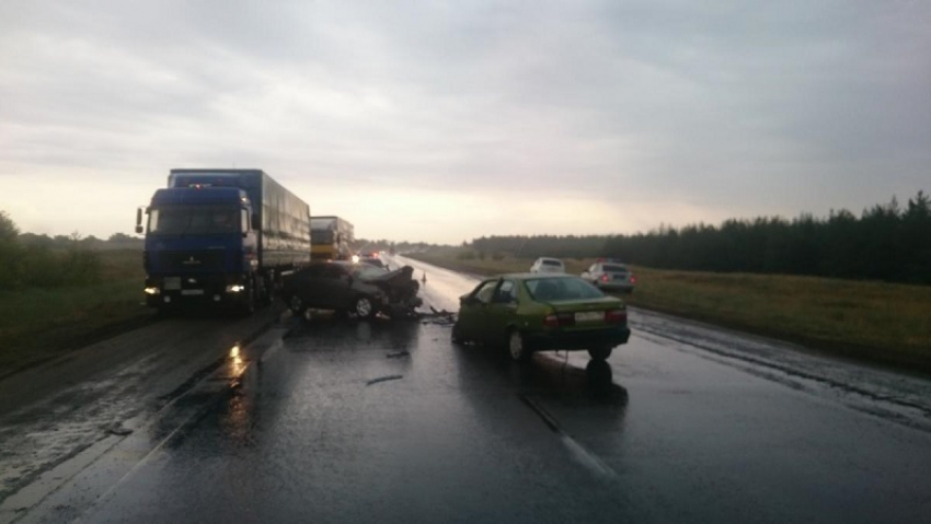 Под Волгоградом в ДТП иномарок пострадали 3 детей и 2 взрослых