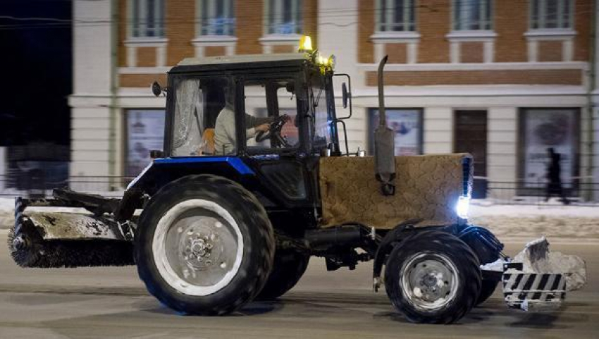 Мэрия Волгограда закупает трактора на 300 миллионов рублей