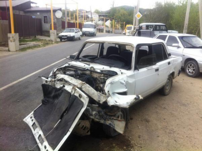 В Волгограде водитель ВАЗ-2107 протаранила автоледи на «Ладе Гранта»