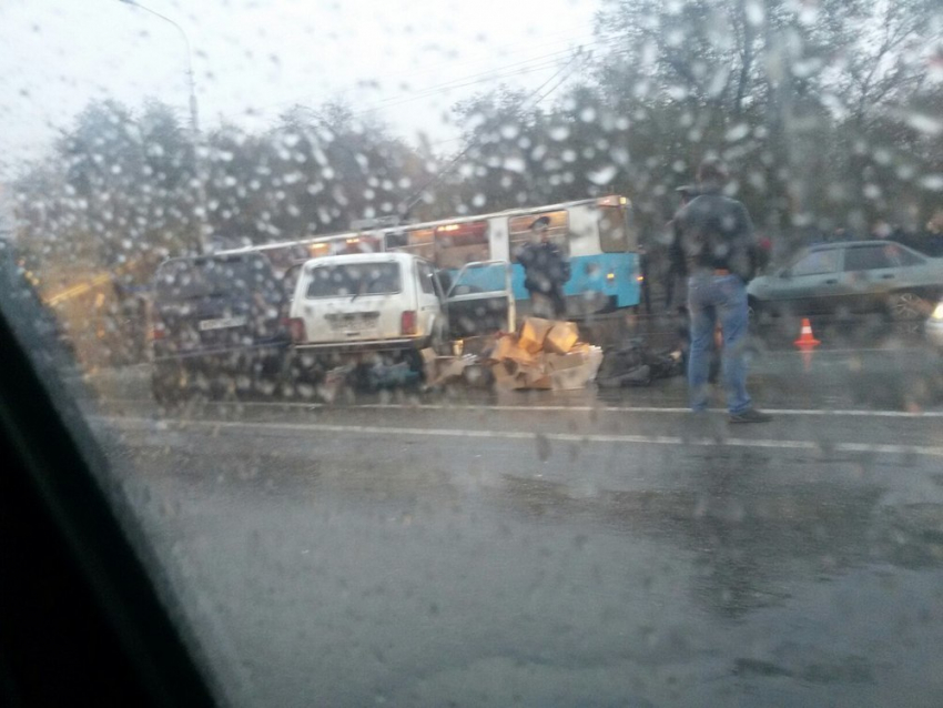 На юге Волгограда в ДТП с Mercedes погиб водитель «Нивы"
