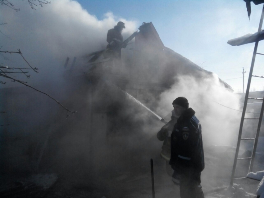Новорожденный малыш и двое взрослых погибли при пожаре под Волгоградом