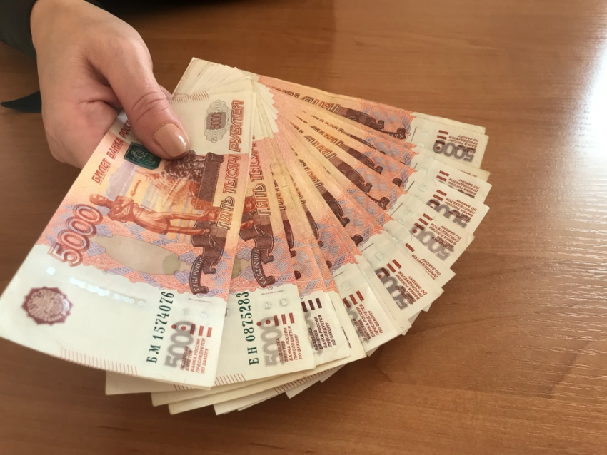 Эксперты: рабочие на заводах Волгограда получают около 36 тысяч рублей