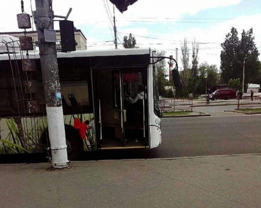 Пассажирский автобус сломался на юге Волгограда