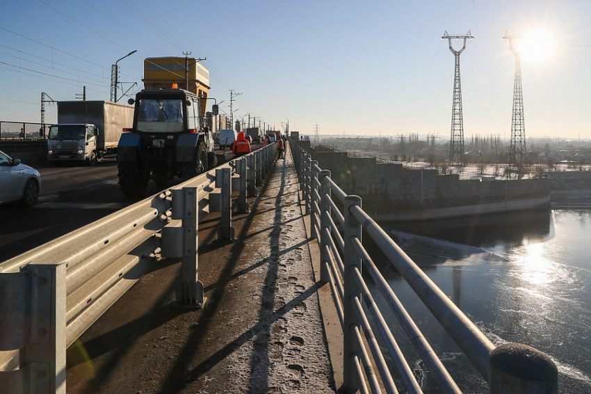 В Волгограде на Волжской ГЭС ограничили движение