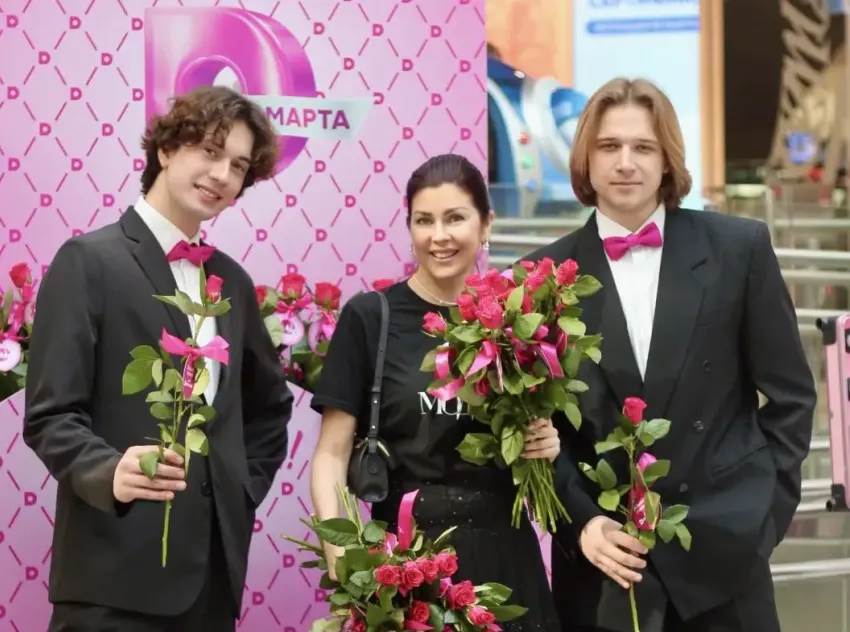 Весенний праздник: телеканал Dомашний подарил волгоградкам розы и море улыбок в канун 8 Марта