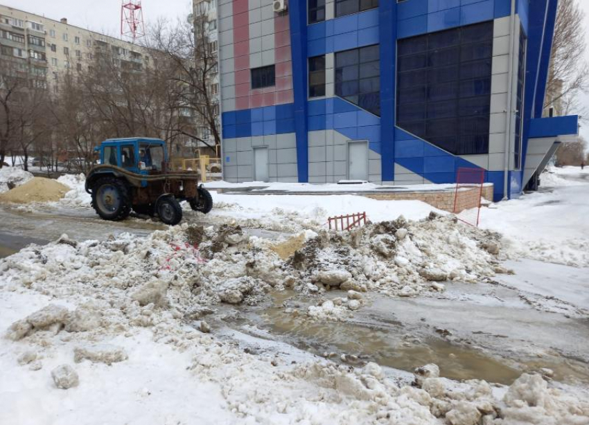 В Центральном районе Волгограда коммунальщики устранили аварию на теплосети