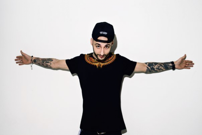 Рэпер L'One отменил концерт в Волгограде из-за тумана