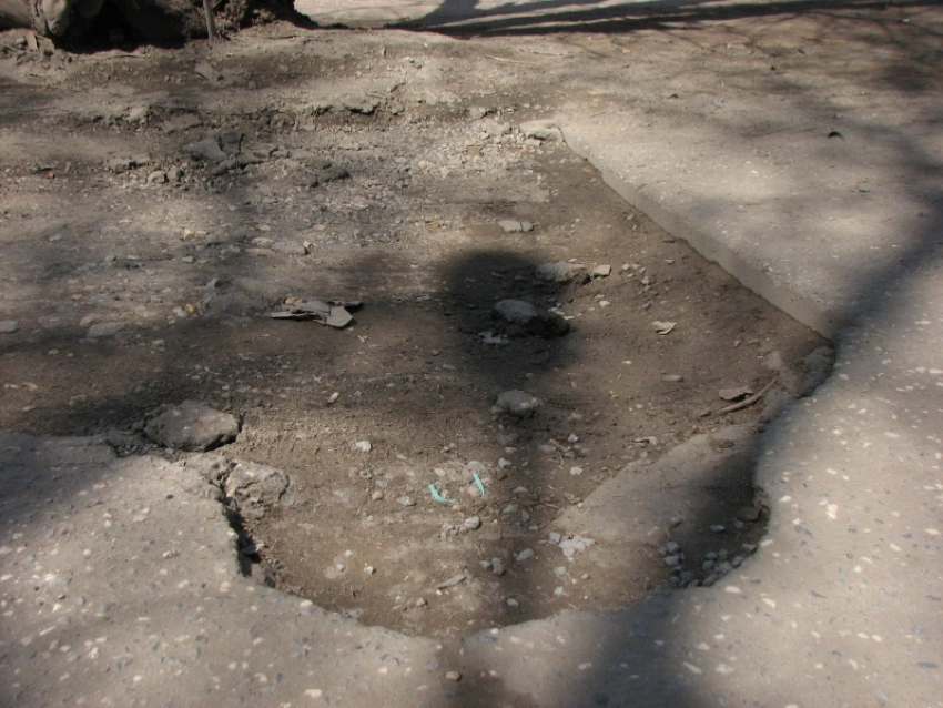 В Волгограде утвержден список ремонта внутриквартальных дорог (найди свой дом)