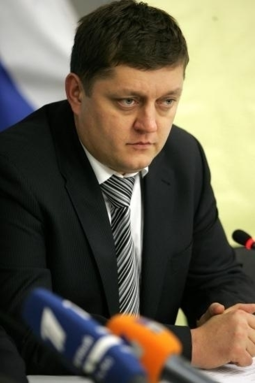 На вопросы отвечает депутат Олег Пахолков