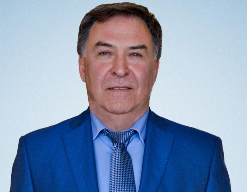 Директор волгоградского колледжа прокомментировал скандал с уволенным из-за фото кактуса сотрудником