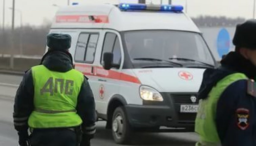 Лобовое столкновение под Волгоградом: сообщается о двух погибших