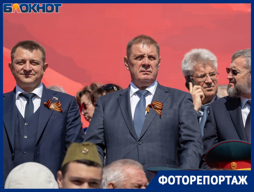 Кого позвали смотреть парад Победы в Волгограде с VIP-трибуны