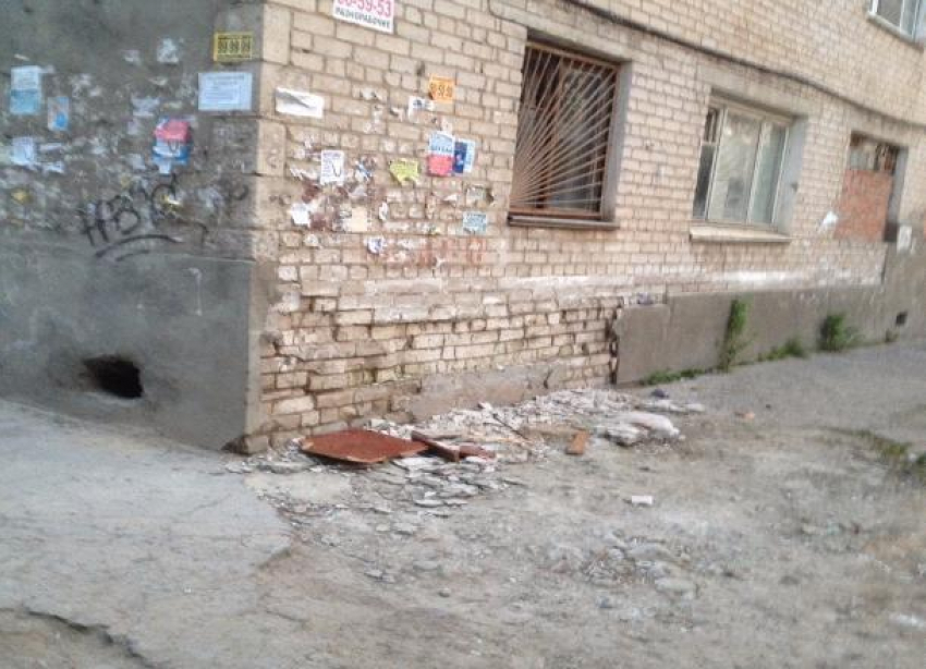 Волгоградцы жалуются на очередное разрушающееся общежитие