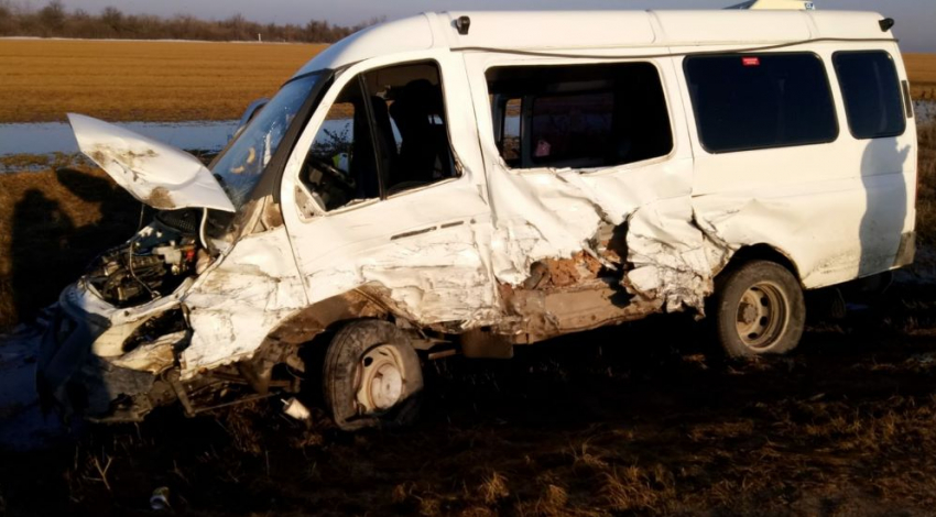 Начальник фроловской колонии Вадим Дудин врезался в  машину  «ГазпромТрансГазВолгоград»: четверо пострадавших