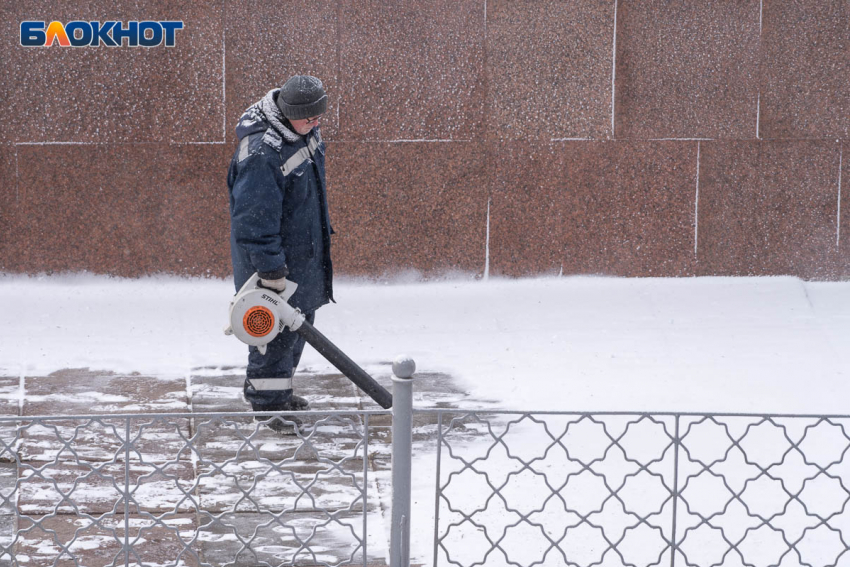 Дефицит дворников возник в Волгограде