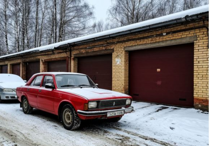 Пожар вспыхнул в гараже под Волгоградом, есть пострадавший