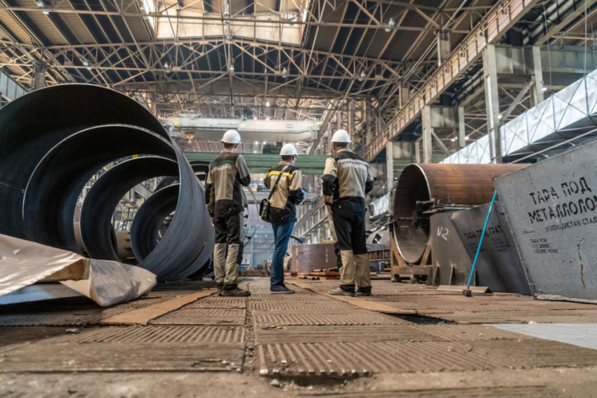 Требуется слесарь-ремонтник на завод «Волгограднефтемаш". Заходи в справочник