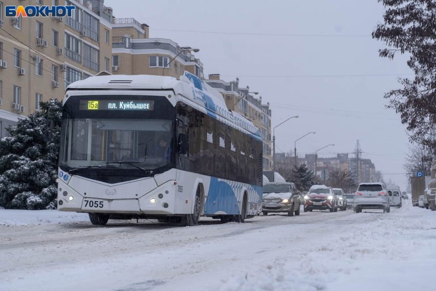 Гололед и сильный ветер ждут волгоградцев в понедельник 