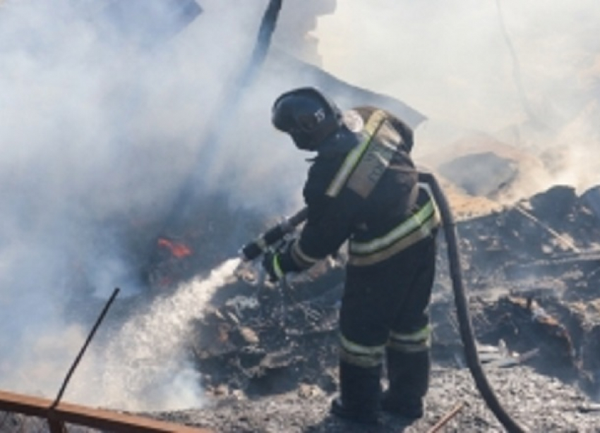 Неизвестные сожгли «Газель» на западе Волгограда