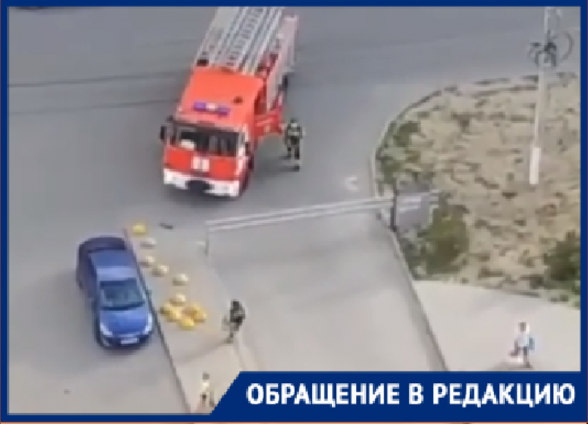 «Включите праблисковый маячок»: в Волгограде УК перекрыла въезд автомобилям спецслужб