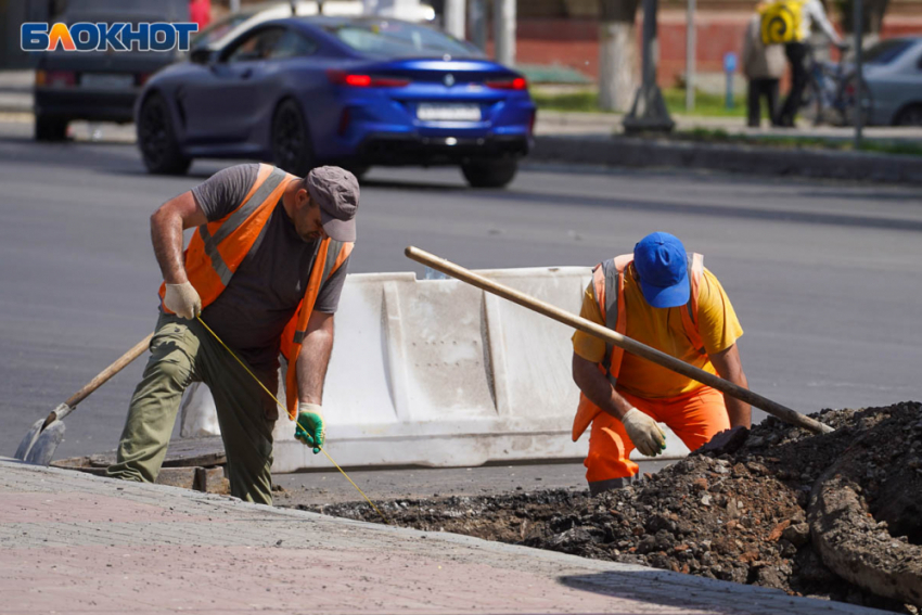 На ремонт убитых дорог волгоградской глубинки нашли полтора миллиарда ближе к осенней слякоти 